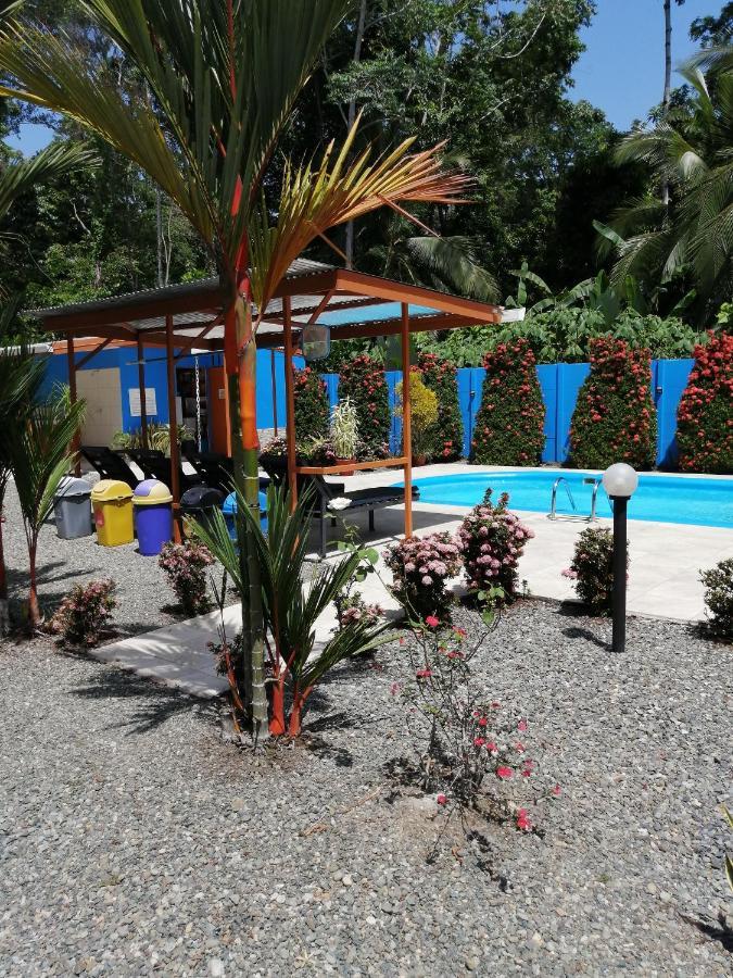 Puerto Vargas Lodge Cahuita Extérieur photo