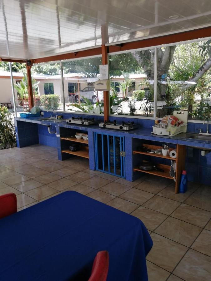 Puerto Vargas Lodge Cahuita Extérieur photo