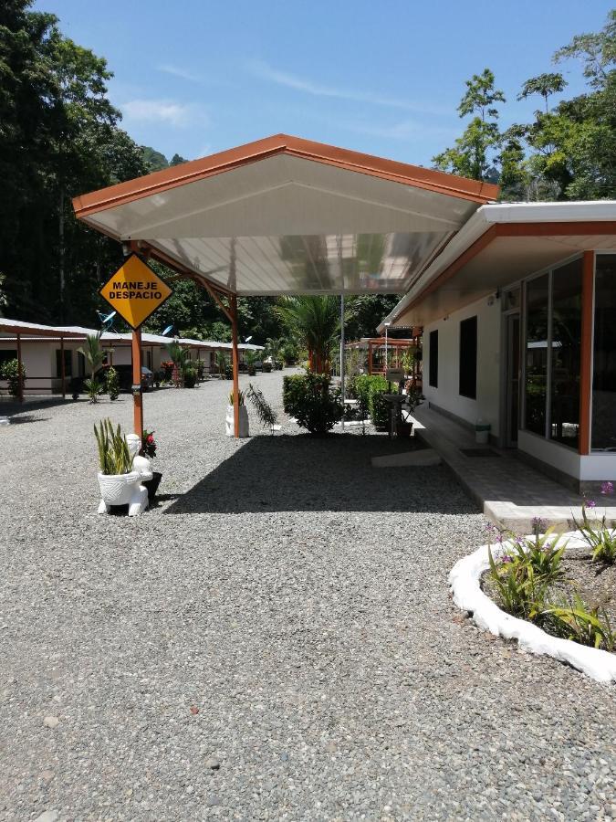 Puerto Vargas Lodge Cahuita Extérieur photo
