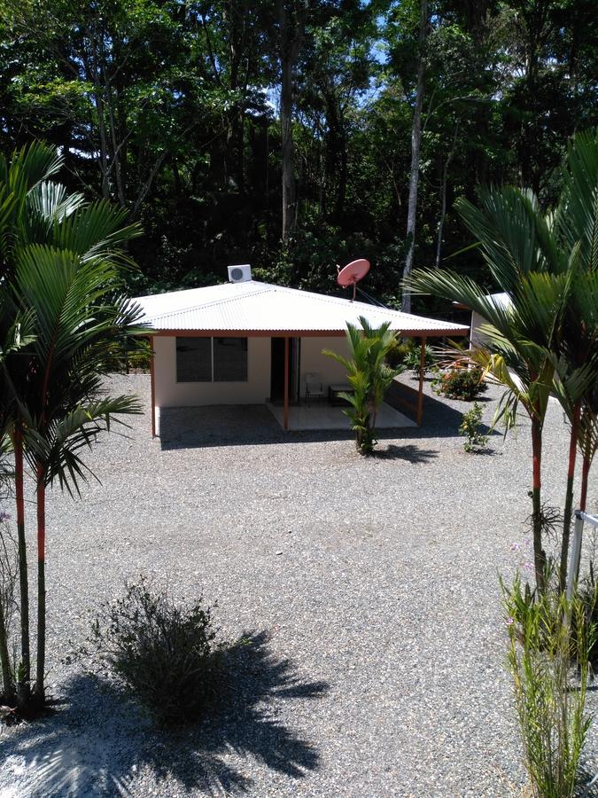 Puerto Vargas Lodge Cahuita Extérieur photo